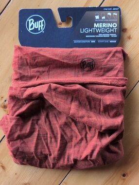 Buff Merino Lightweight Neckwear in Rust